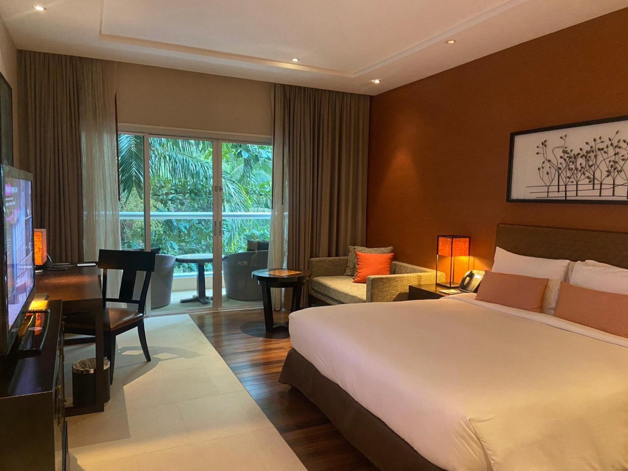 Phuket Panwa Beachfront Resort Екстер'єр фото