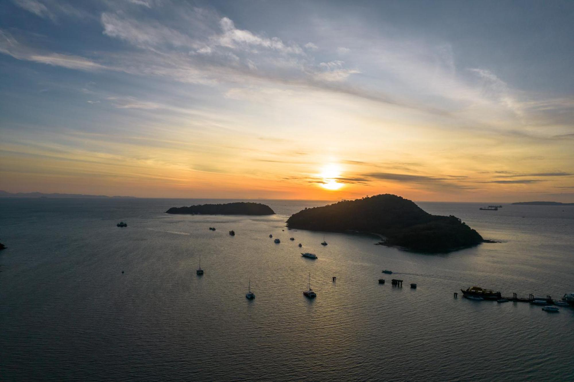 Phuket Panwa Beachfront Resort Екстер'єр фото
