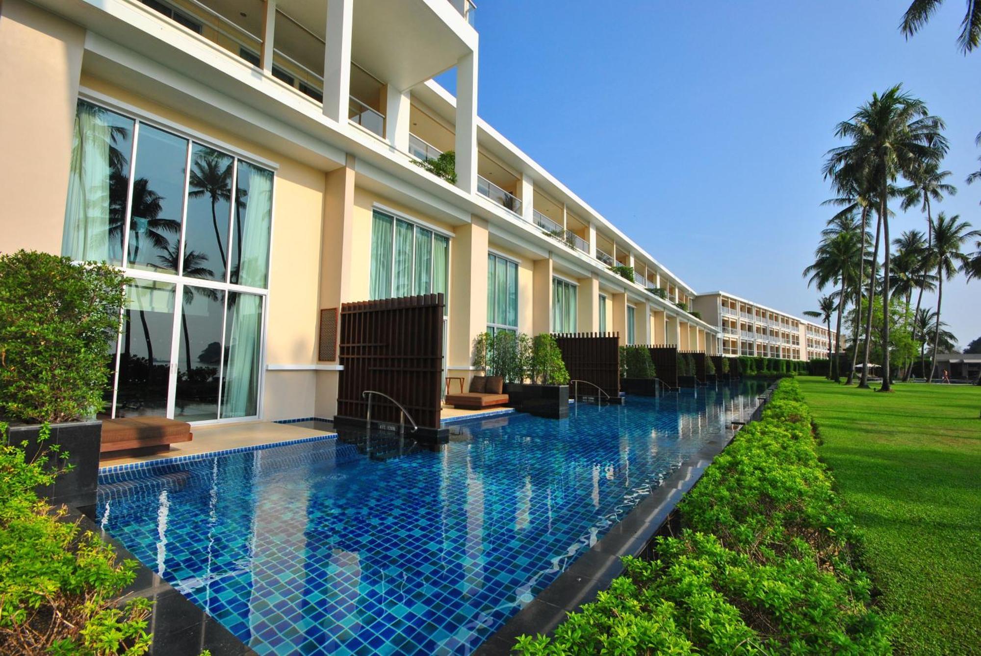 Phuket Panwa Beachfront Resort Екстер'єр фото