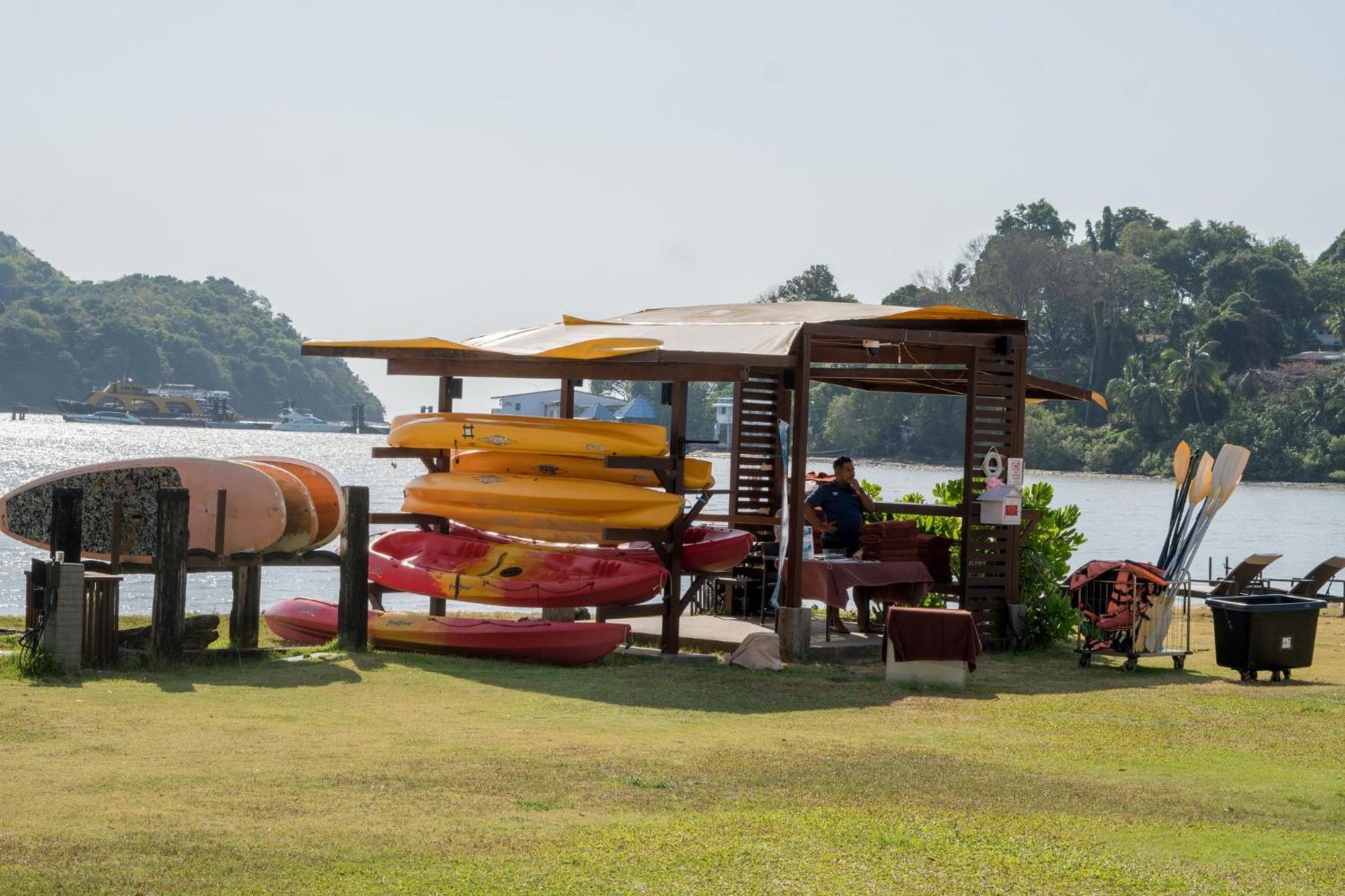 Phuket Panwa Beachfront Resort Екстер'єр фото
