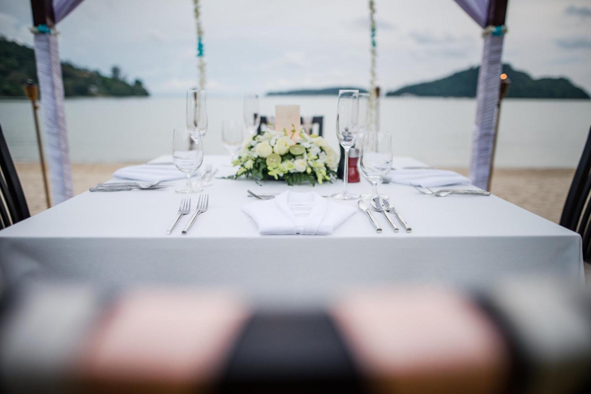 Phuket Panwa Beachfront Resort Екстер'єр фото