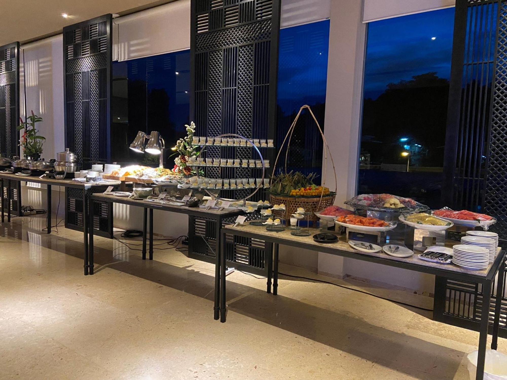 Phuket Panwa Beachfront Resort Екстер'єр фото