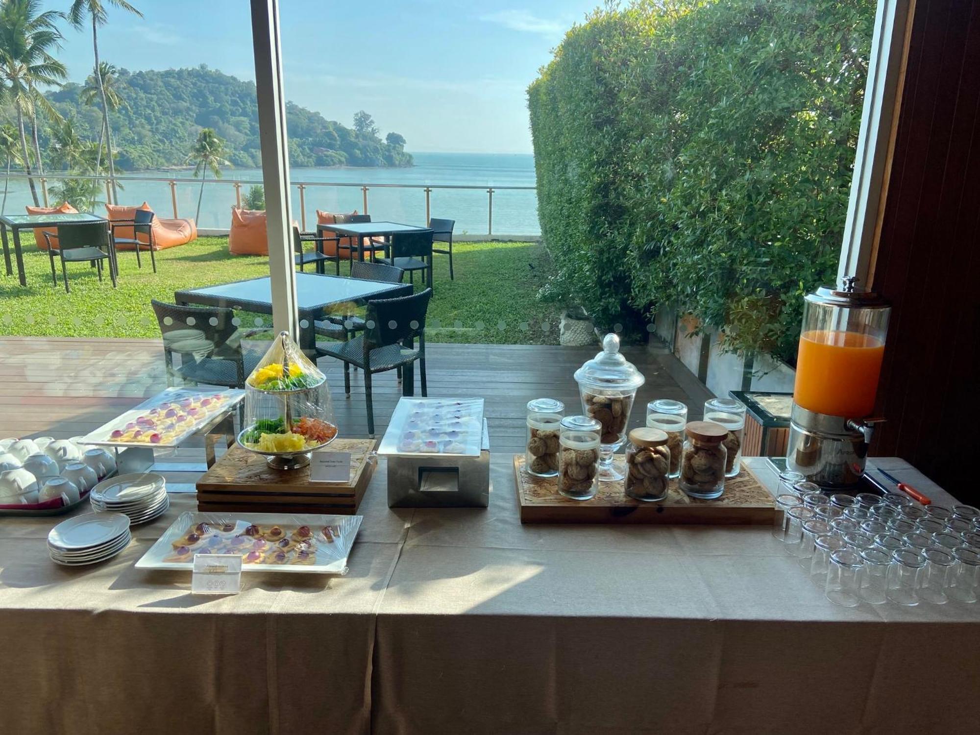 Phuket Panwa Beachfront Resort Екстер'єр фото
